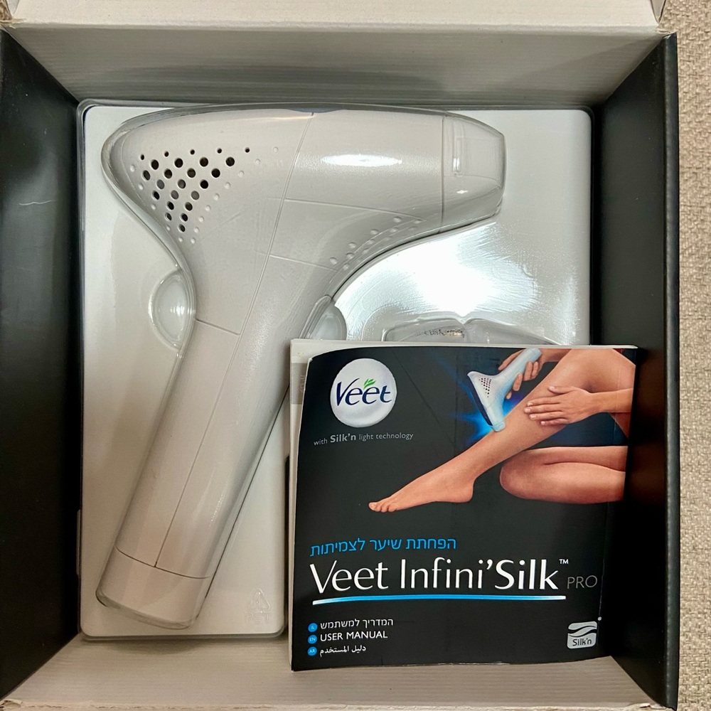 VEET Infiniti’ Silk Pro permanent hair reduction system